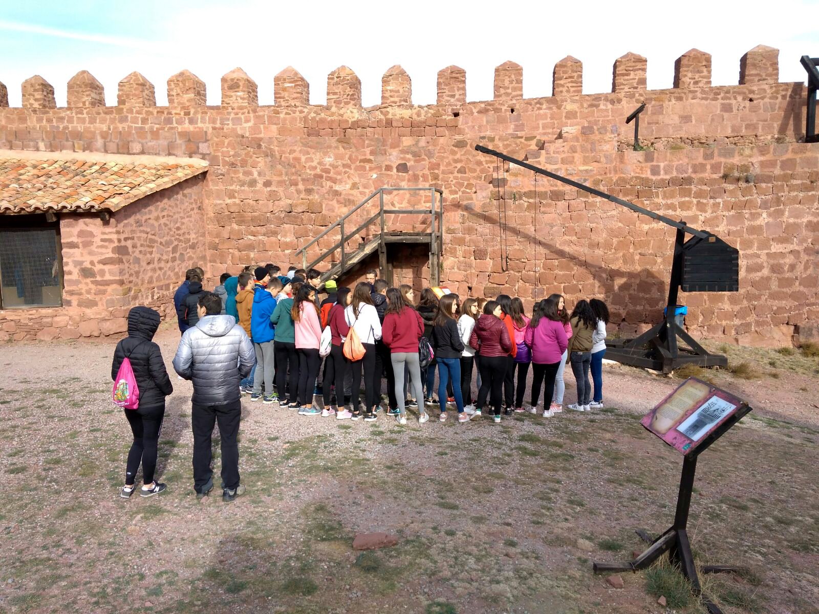 2º ESO de ruta por la historia, visita al castillo de Peracense y al acueducto Albarracín-Cella