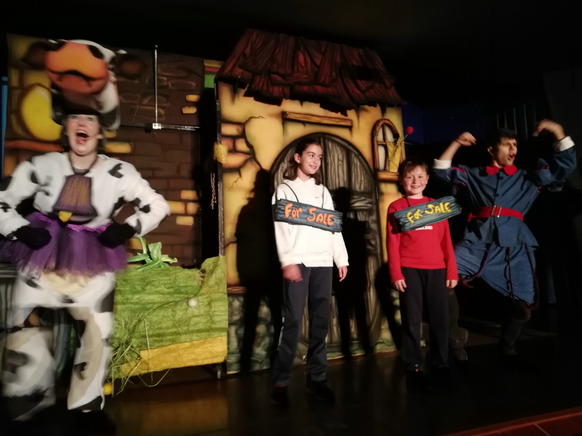 Los pequeños disfrutan del teatro en inglés