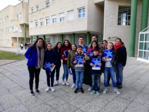 Participantes en el concurso de lectura en público y sus profesores