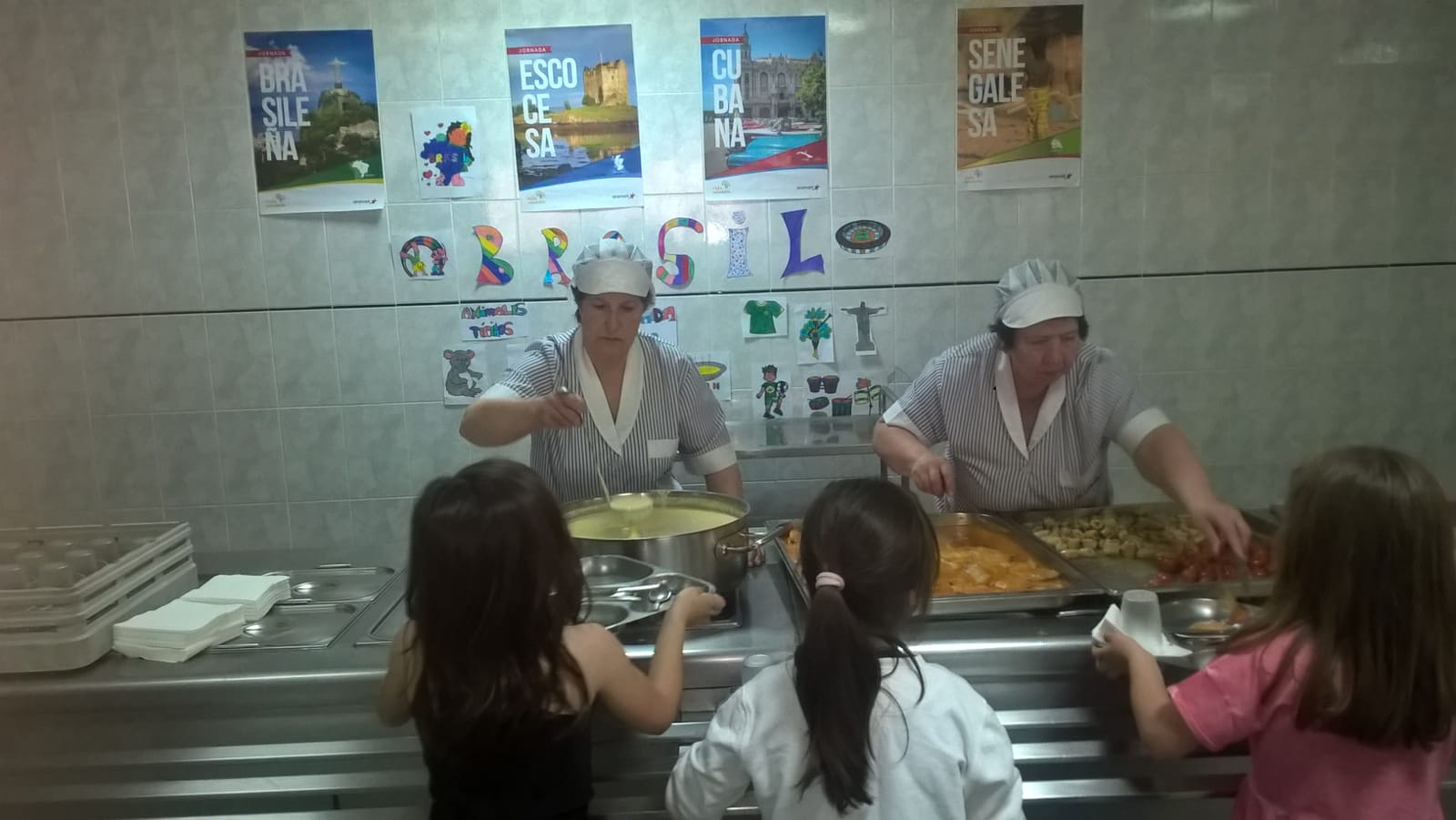 Los alumnos del comedor descubren la comida brasileña