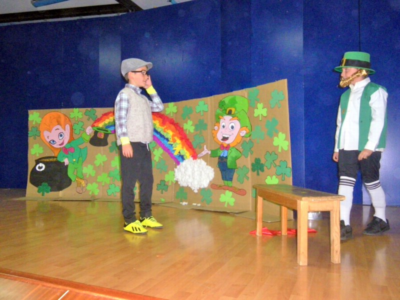 3º y 4º de primaria representan leyendas irlandesas en inglés