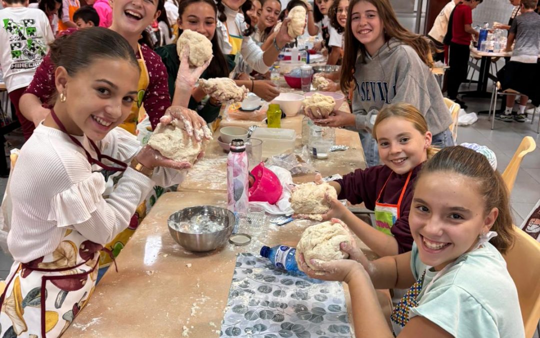 El alumnado de 6º disfruta elaborando su propio pan